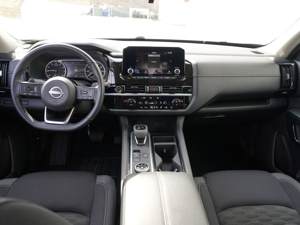 2023 Nissan Pathfinder SV