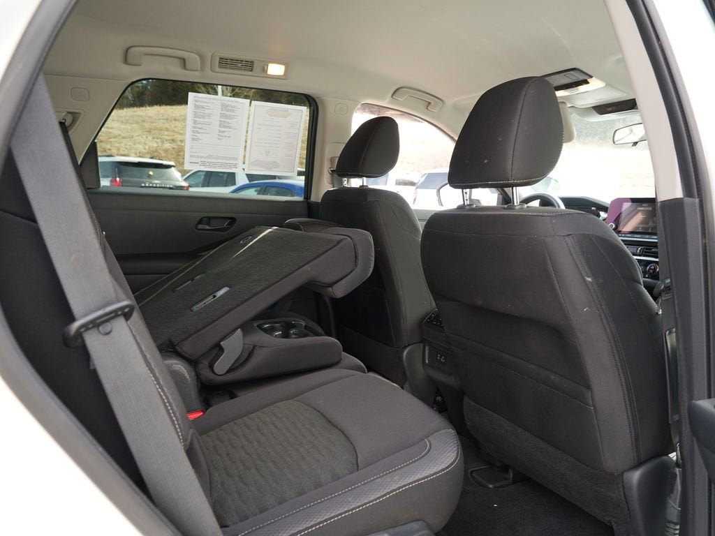 2023 Nissan Pathfinder SV