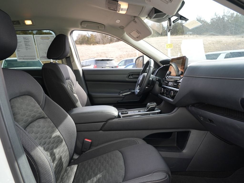 2023 Nissan Pathfinder SV