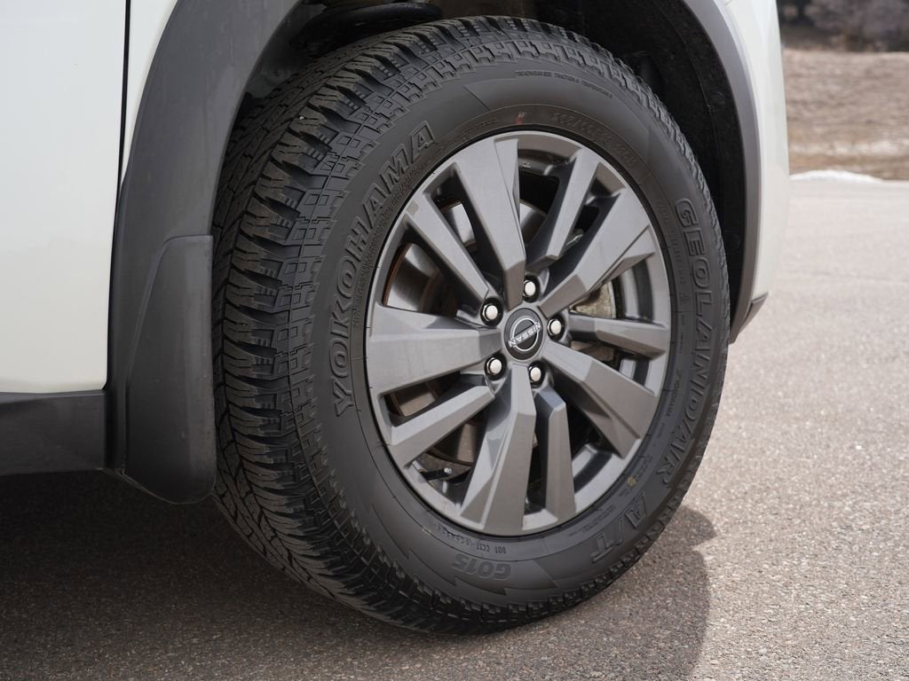 2023 Nissan Pathfinder SV