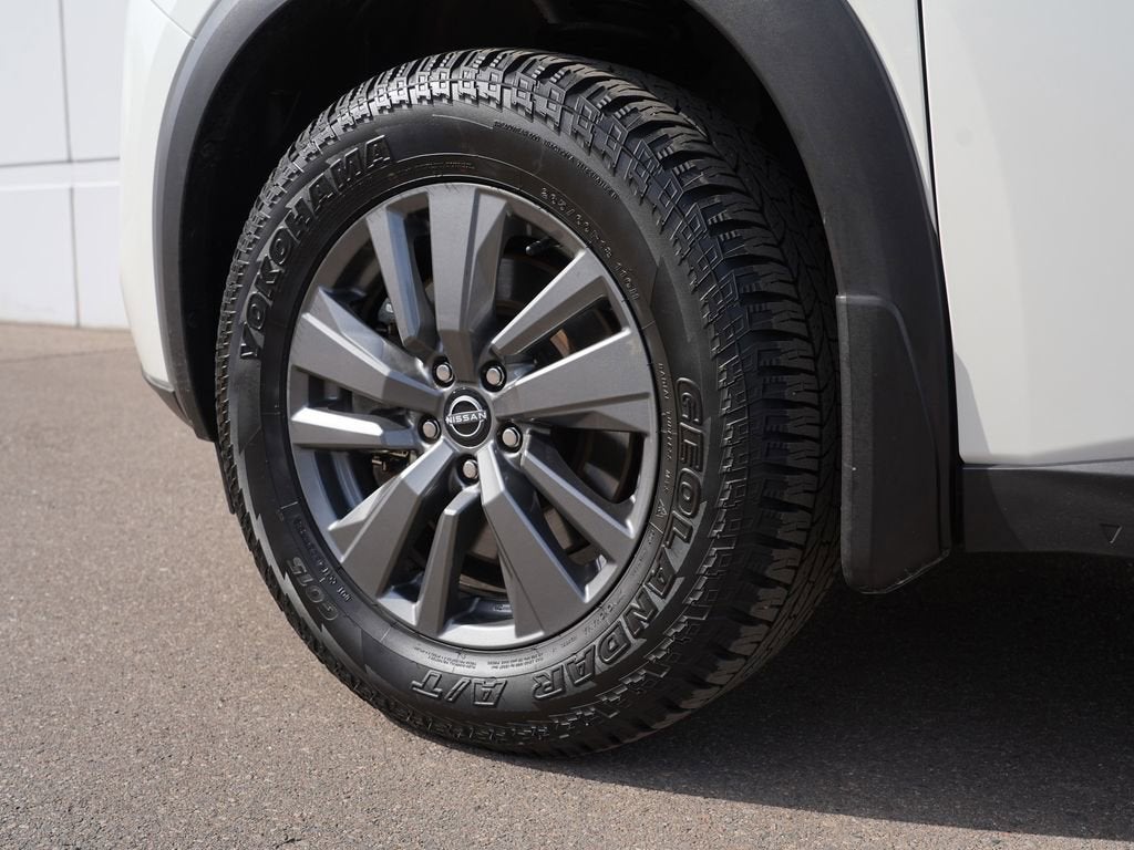 2023 Nissan Pathfinder SV