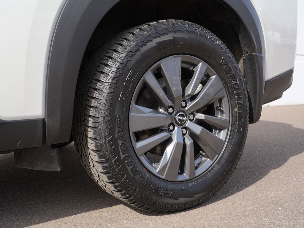 2023 Nissan Pathfinder SV