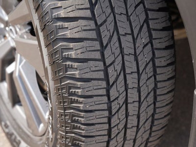 2023 Nissan Pathfinder SV