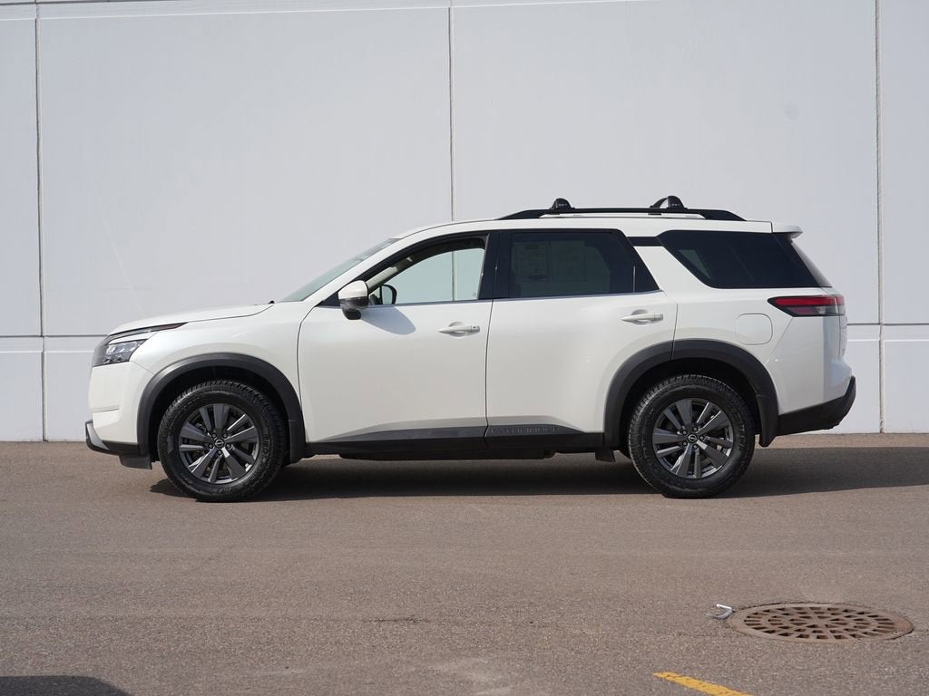 2023 Nissan Pathfinder SV