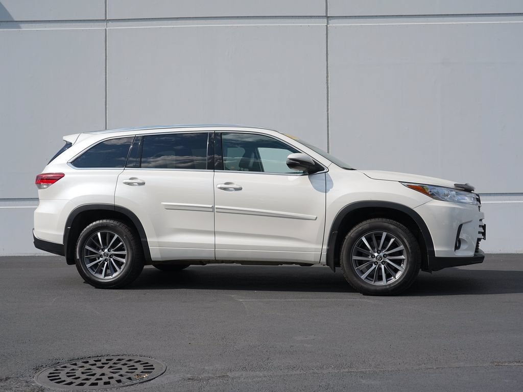 Used 2018 Toyota Highlander XLE with VIN 5TDJZRFH4JS554815 for sale in Cold Spring, Minnesota