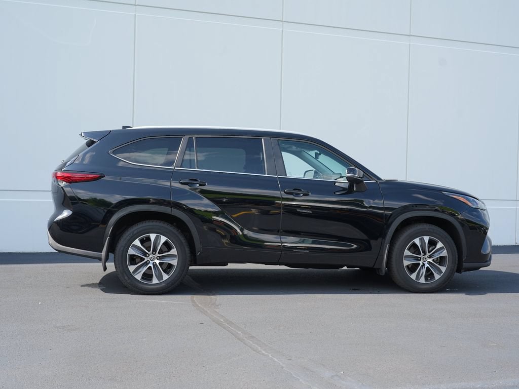 Used 2023 Toyota Highlander XLE with VIN 5TDKDRBH2PS522933 for sale in Cold Spring, Minnesota