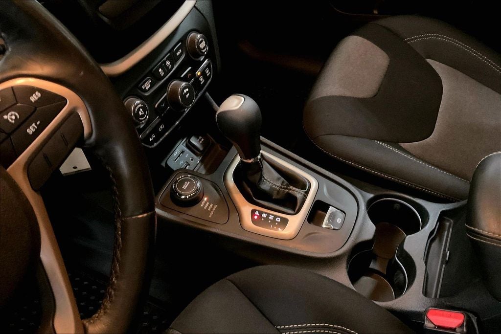 2016 Jeep Cherokee Sport