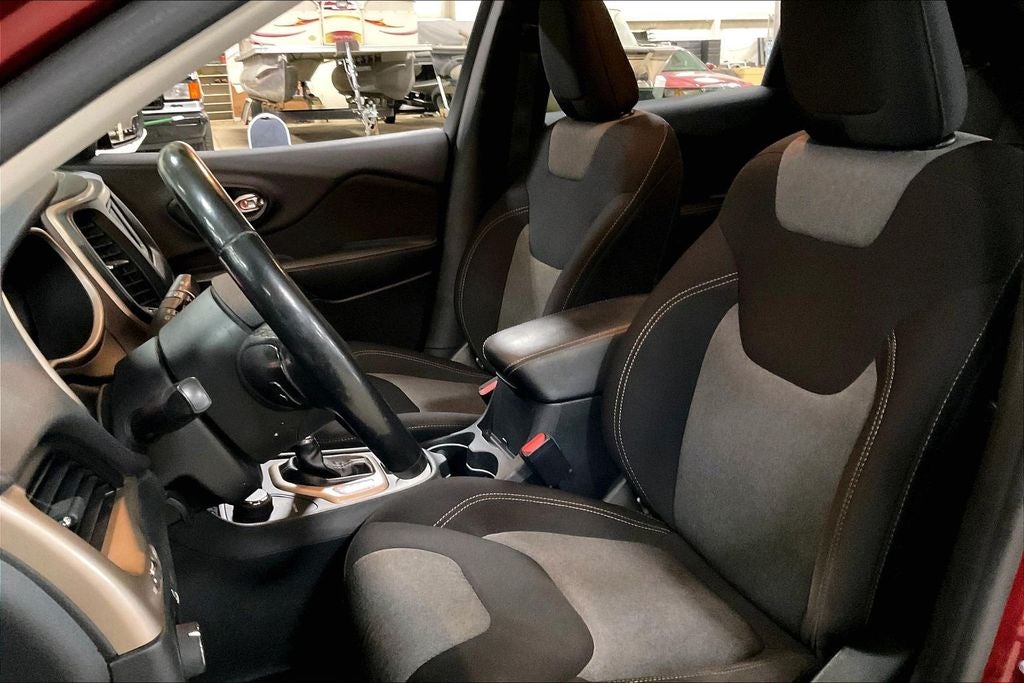 2016 Jeep Cherokee Sport