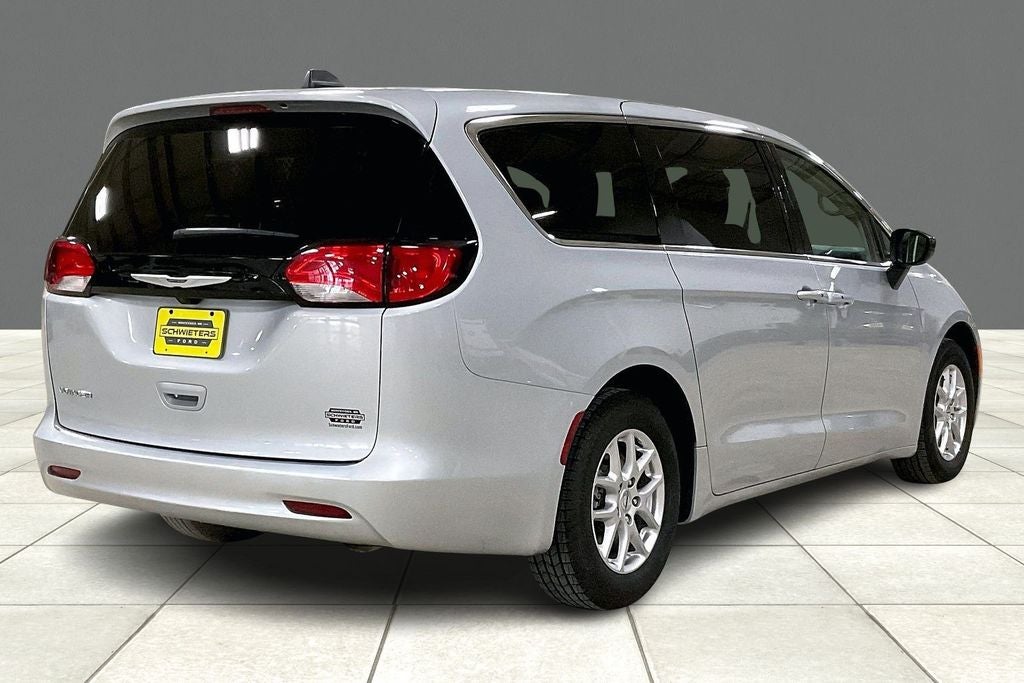 2024 Chrysler Voyager LX