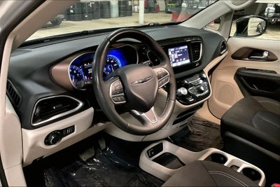 2024 Chrysler Voyager LX