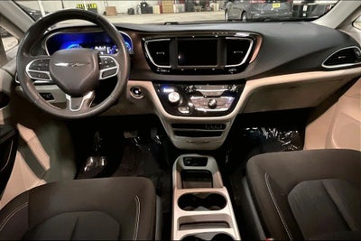 2024 Chrysler Voyager LX