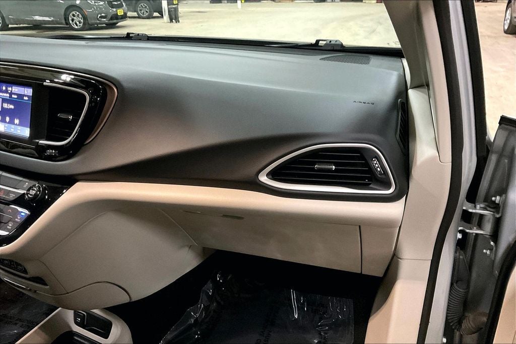 2024 Chrysler Voyager LX