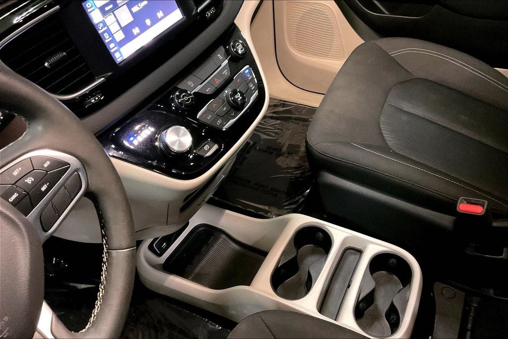 2024 Chrysler Voyager LX