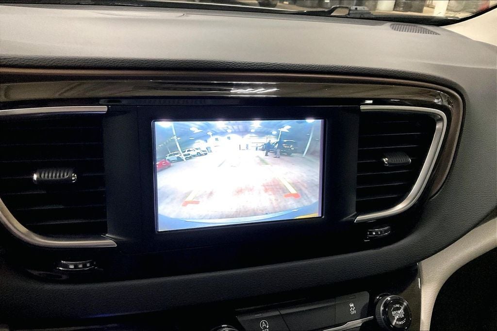 2024 Chrysler Voyager LX