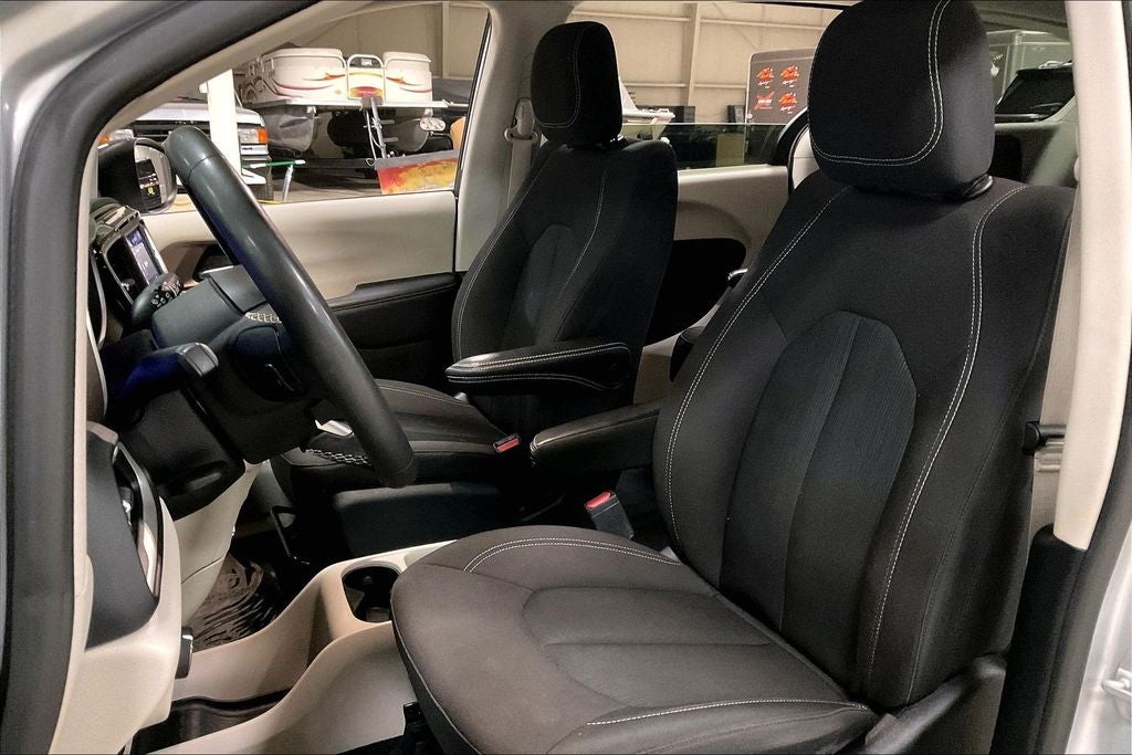 2024 Chrysler Voyager LX