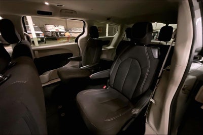 2024 Chrysler Voyager LX