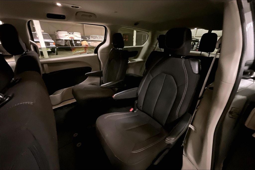 2024 Chrysler Voyager LX