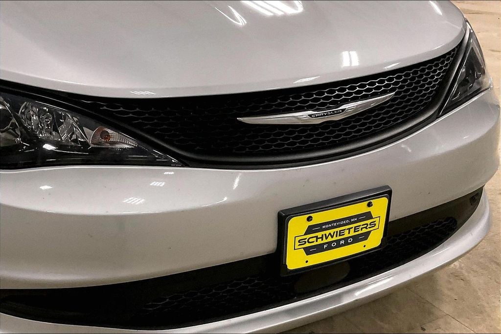 2024 Chrysler Voyager LX