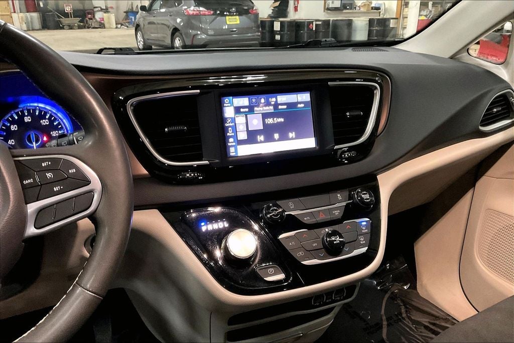 2024 Chrysler Voyager LX