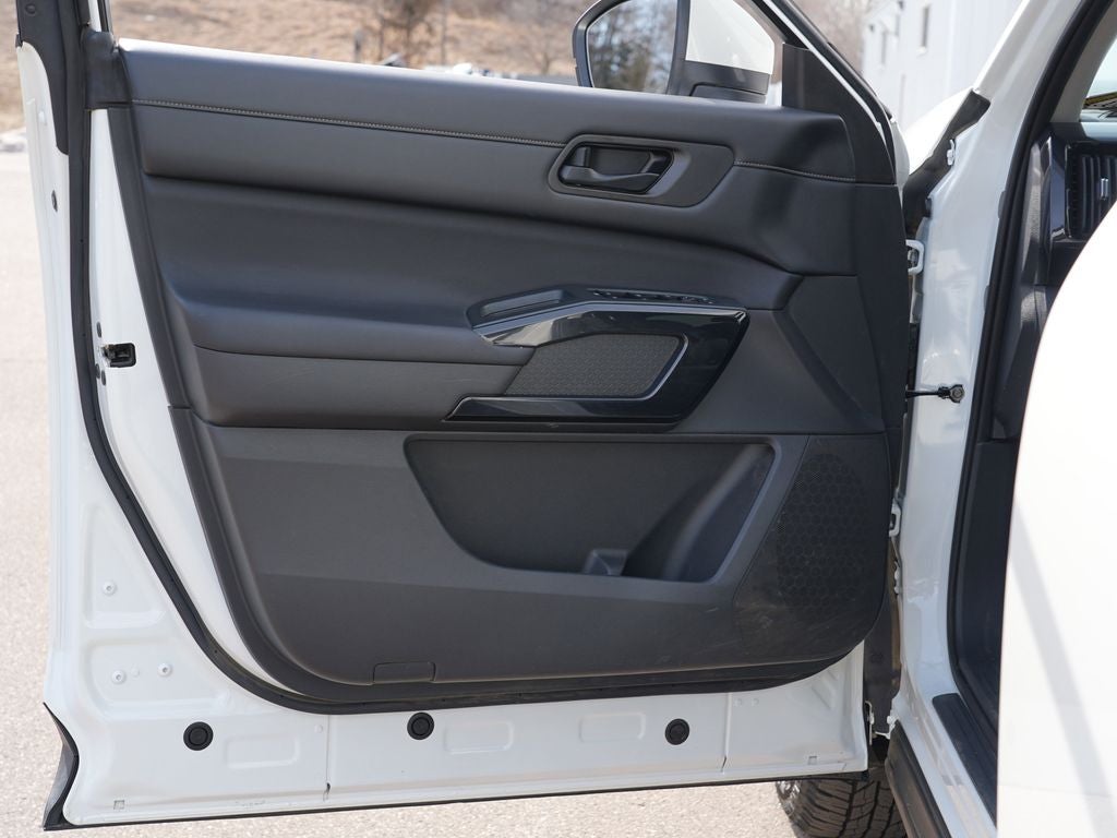 2023 Nissan Pathfinder SV