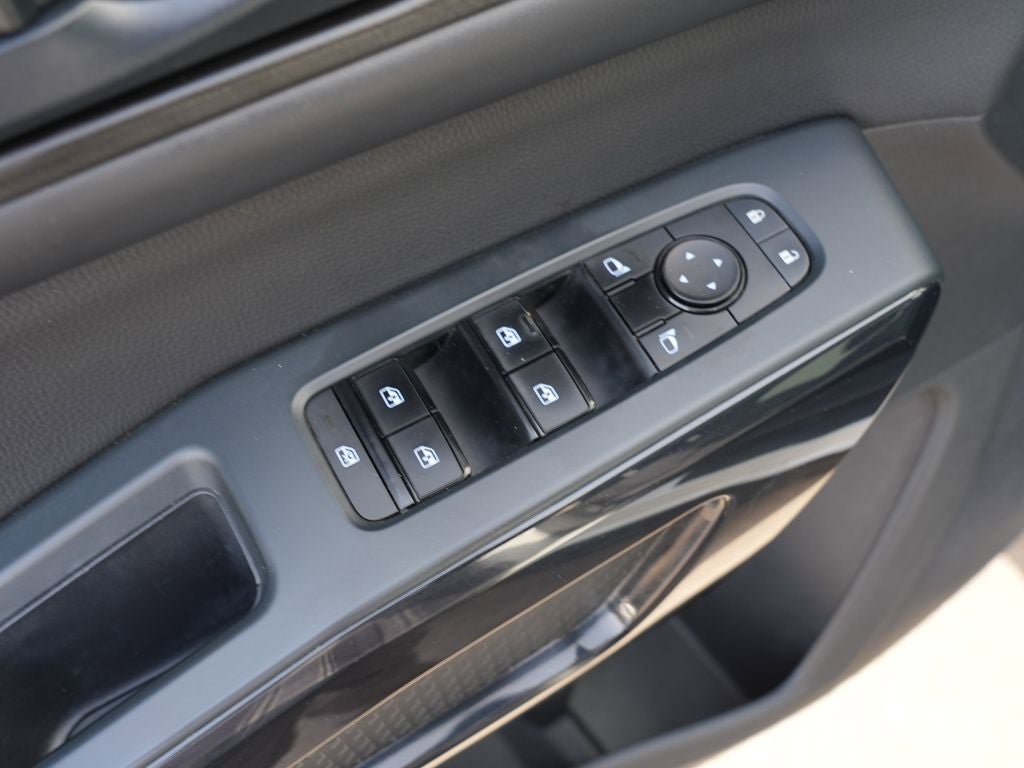 2023 Nissan Pathfinder SV