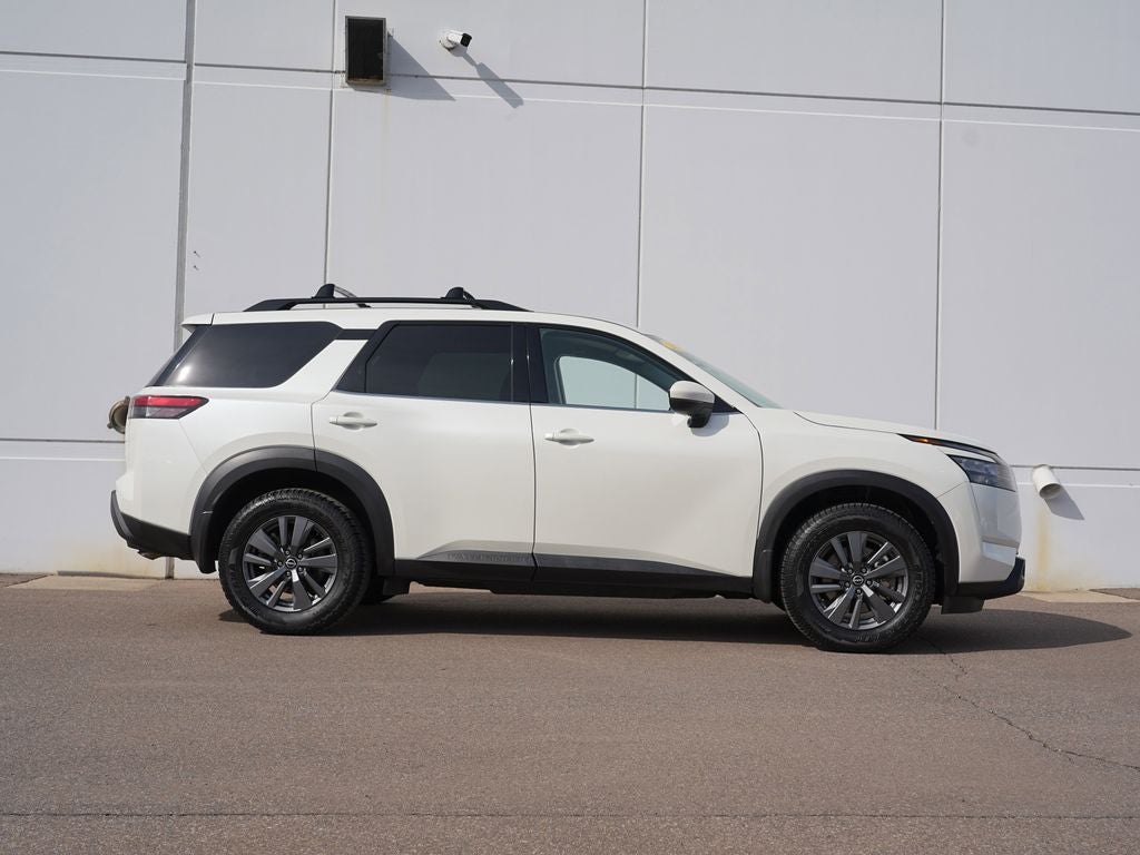 2023 Nissan Pathfinder SV