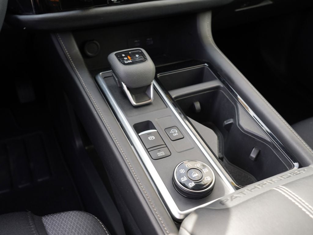 2023 Nissan Pathfinder SV