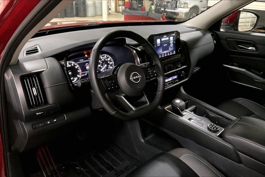 2023 Nissan Pathfinder SL