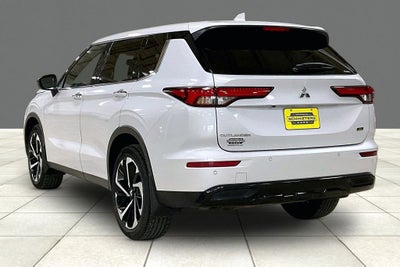 2023 Mitsubishi Outlander SE