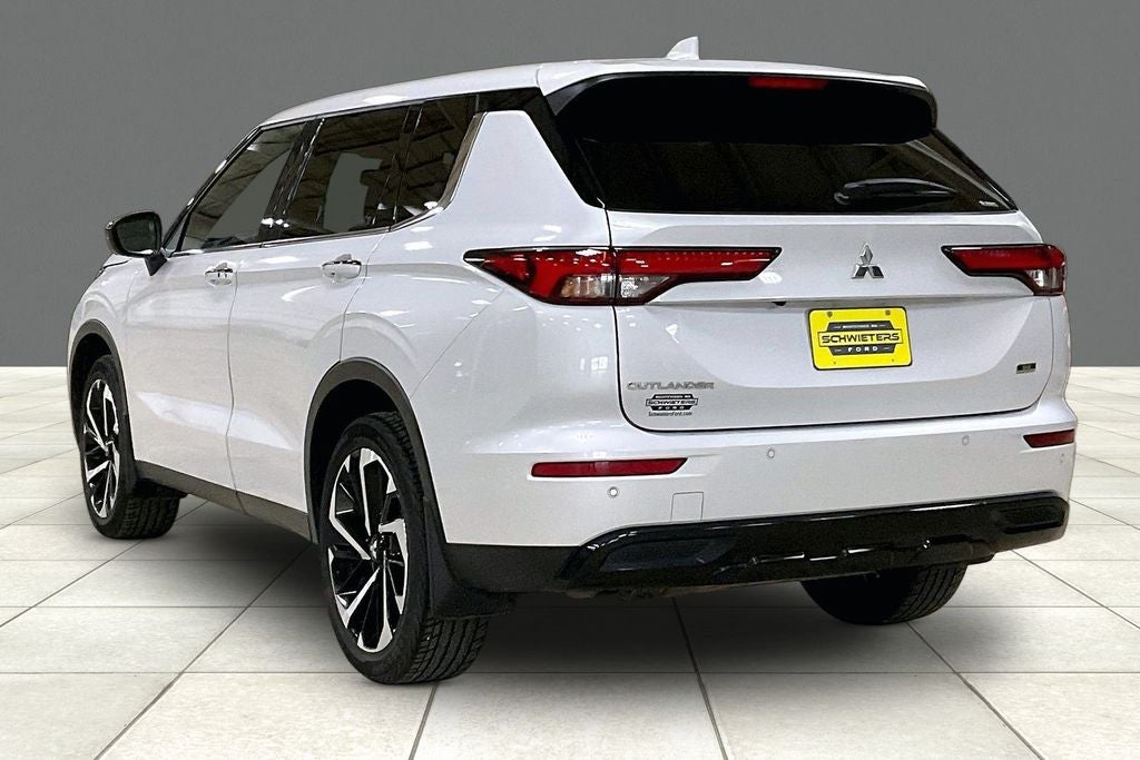 2023 Mitsubishi Outlander SE