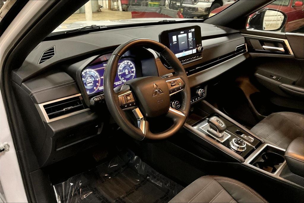 2023 Mitsubishi Outlander SE