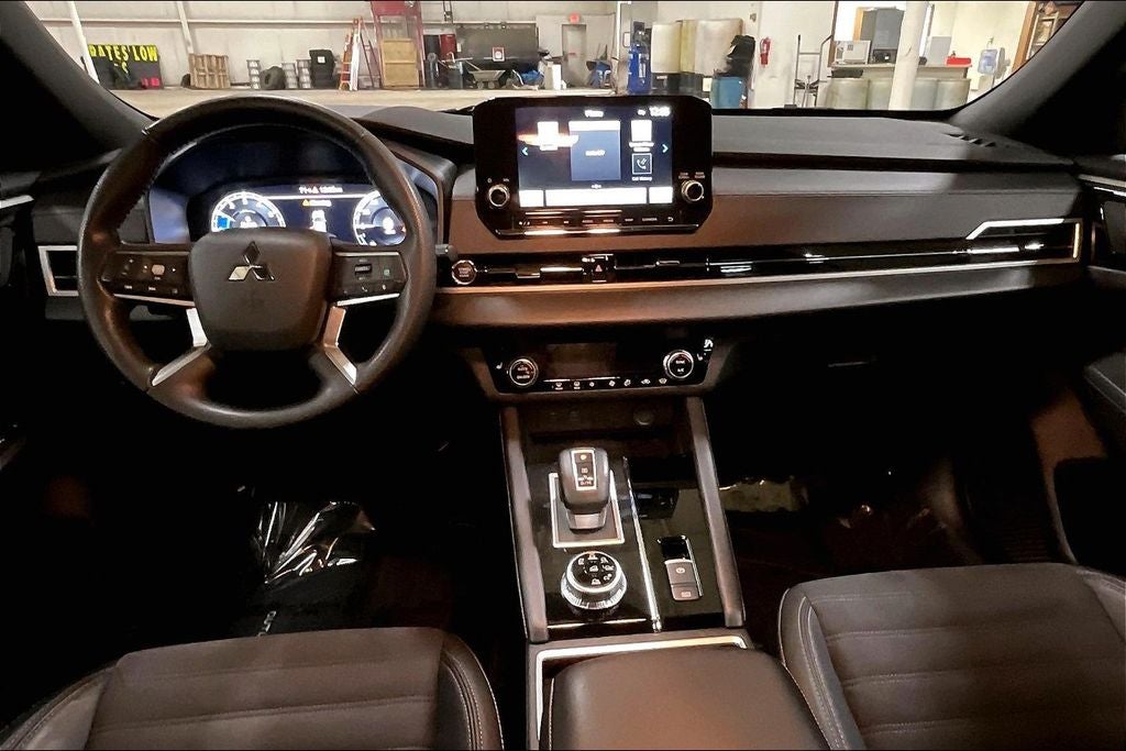 2023 Mitsubishi Outlander SE