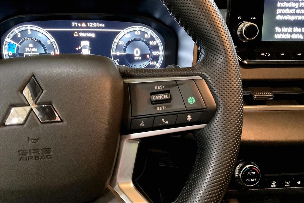 2023 Mitsubishi Outlander SE