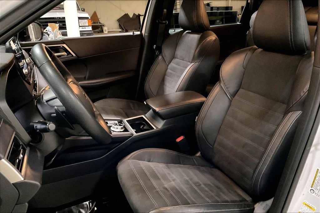 2023 Mitsubishi Outlander SE