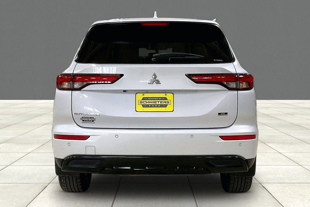 2023 Mitsubishi Outlander SE