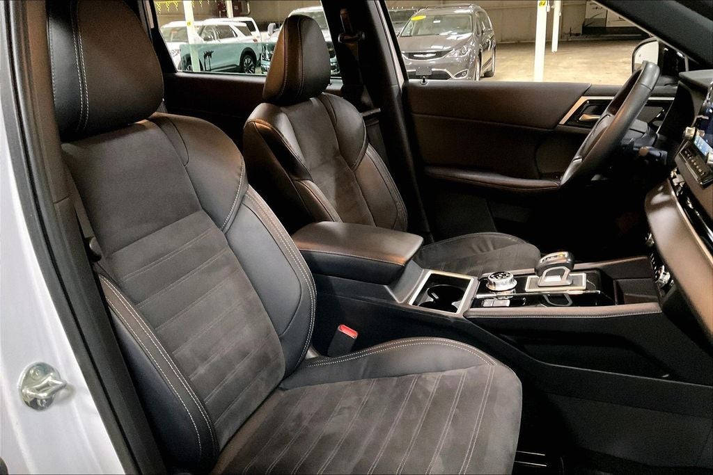 2023 Mitsubishi Outlander SE
