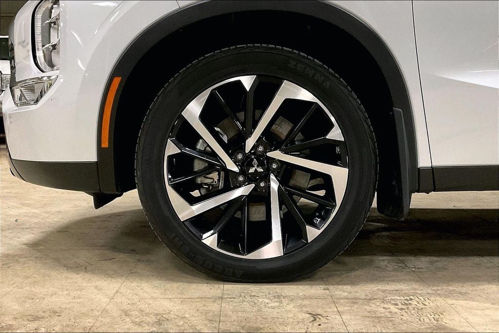 2023 Mitsubishi Outlander SE